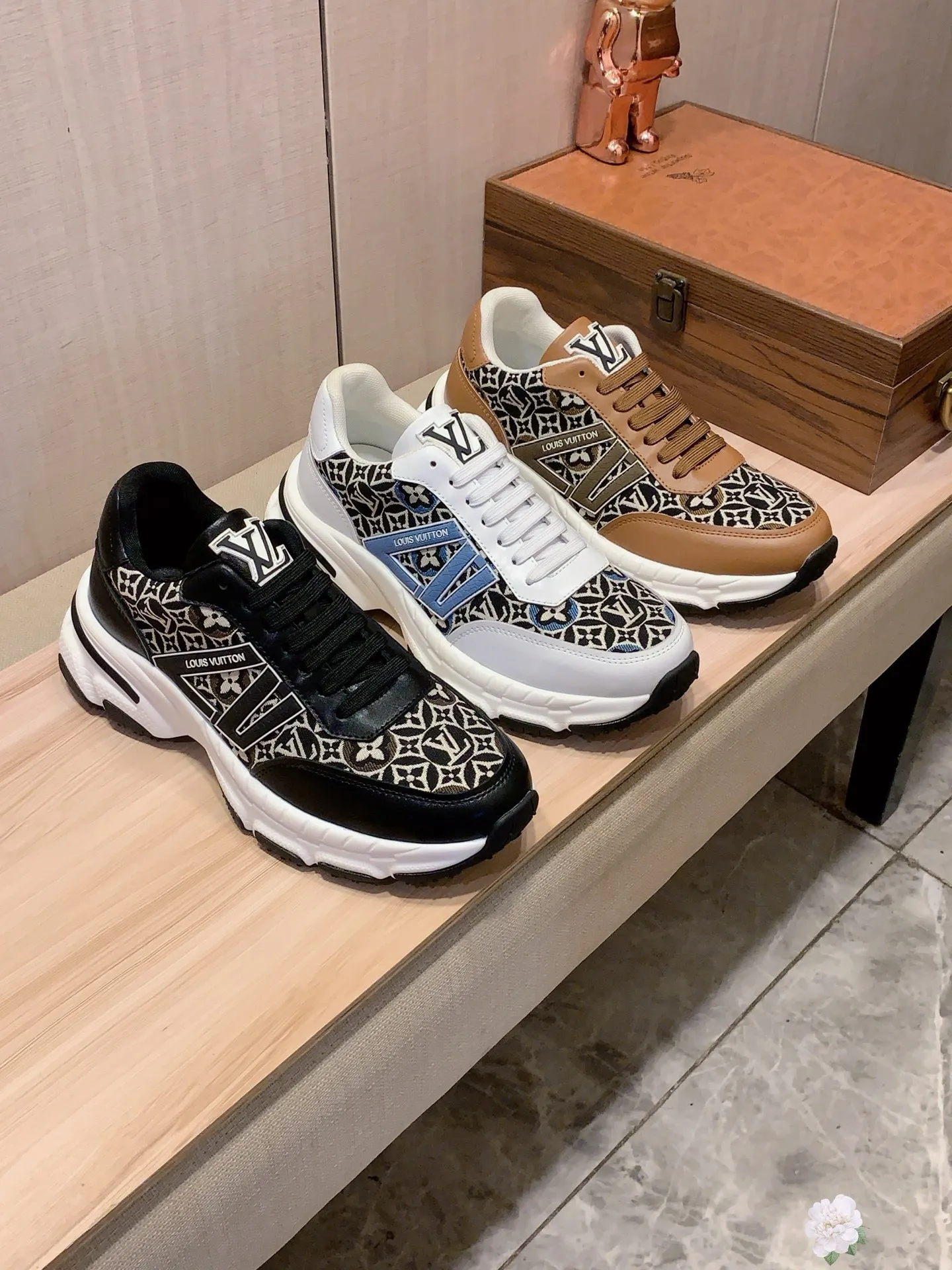 Men's Men's Shoes 💰460💰💰🎩🎩[Lightning][Lightning] "Lv*" The latest and most popular casual shoes, top brands [Seduce] Luxury ~ Purchasing Agency, Top ~ Quality. [Strong] The upper is made of imported breathable cowhide with material ➕ breathable sheepskin feet (•) and fine workmanship. The original stylish and stylish soft rubber wear-resistant and non-slip outsole is light and comfortable on the feet. The real thing looks better when photographed in person. 111: code: 38-44, 3️⃣ colors selected